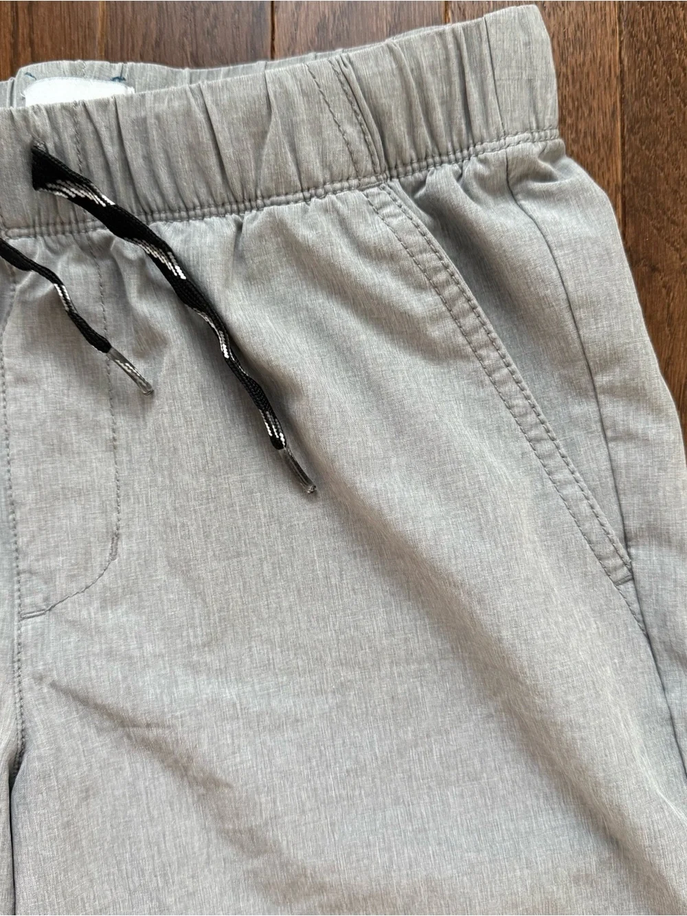 Old Navy Boys Lightweight Gray Shorts Size 14/16 (Fits Like 14)